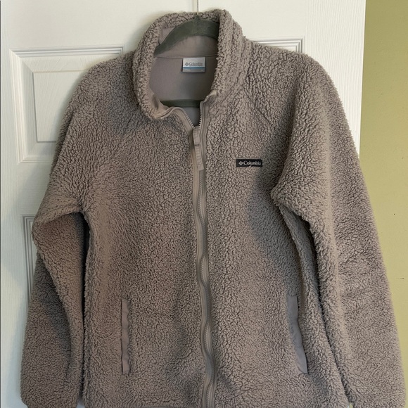 Columbia Sherpa Fleece Jacket in Beige - Picture 1 of 2